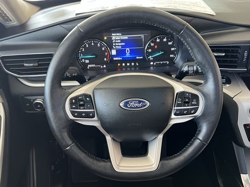 Used 2022 Ford Explorer XLT w/ Equipment Group 202A AWD/4WD image 31