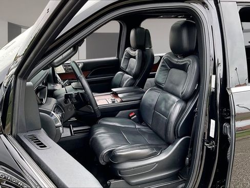 Used 2020 Lincoln Navigator L Reserve w/ Equipment Group 208A Reserve AWD/4WD image 27