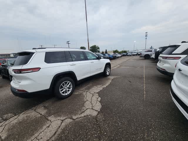 Used 2023 Jeep Grand Cherokee L Laredo w/ Luxury Tech Group I AWD/4WD image 13
