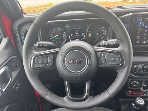 Certified 2025 Jeep Wrangler Unlimited Rubicon 4xe w/ Convenience Group AWD/4WD image 29
