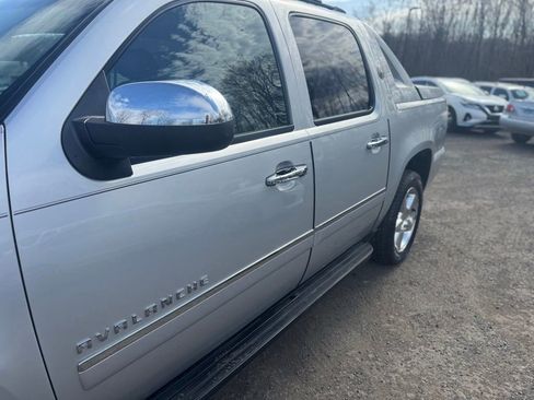 Used 2013 Chevrolet Avalanche LTZ AWD/4WD image 11
