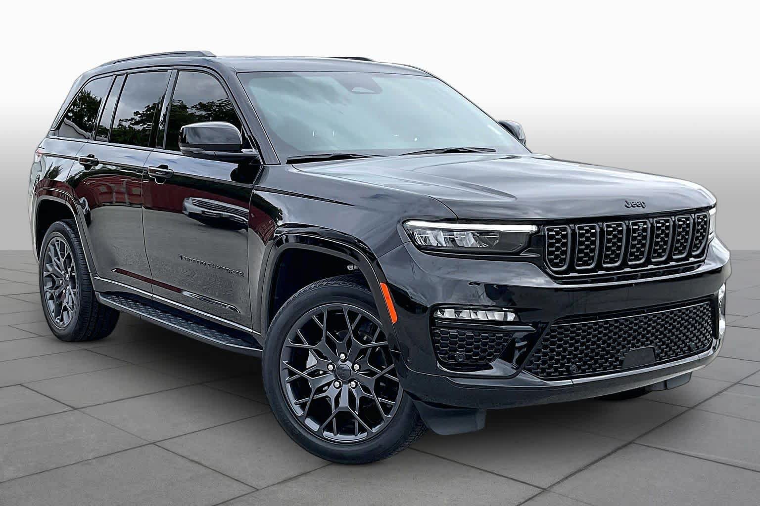Used 2025 Jeep Grand Cherokee Summit w/ Obsidian Package AWD/4WD image 3