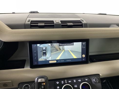 Used 2020 Land Rover Defender 110 SE image 21