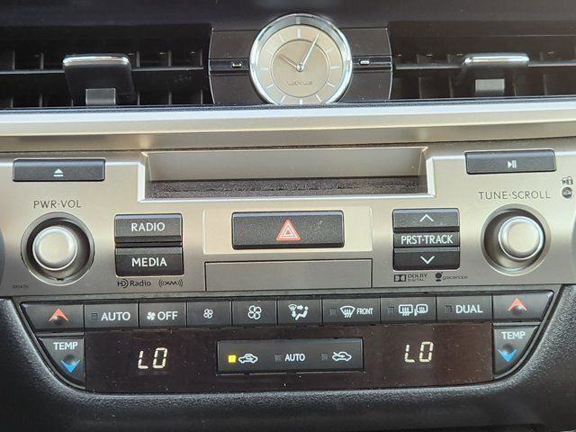 Used 2016 Lexus ES 350 w/ Luxury Package w/Wood Trim FWD image 17
