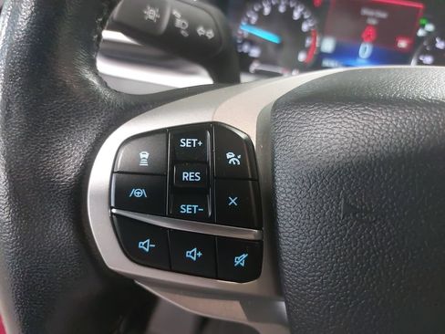 Used 2023 Ford Explorer XLT w/ Equipment Group 202A AWD/4WD image 19