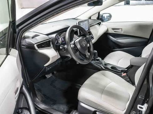 Used 2021 Toyota Corolla LE image 17