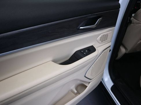 Used 2021 Jeep Grand Cherokee L Limited RWD image 15