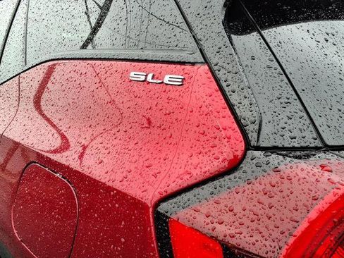 Used 2023 GMC Terrain SLE w/ Driver Convenience Package AWD/4WD image 11