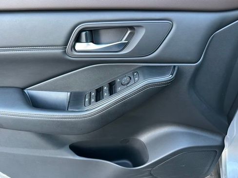 Certified 2022 Nissan Rogue SV w/ SV Premium Package image 23