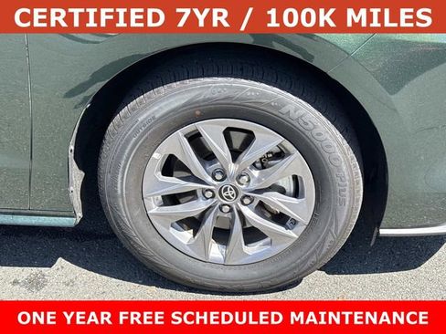Used 2025 Toyota Sienna XLE FWD image 7