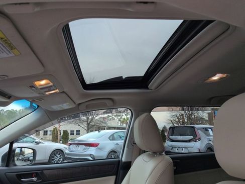 Used 2018 Subaru Outback 2.5i Limited image 16