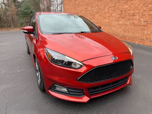 Used 2018 Ford Focus ST w/ Equipment Group 402A image 11