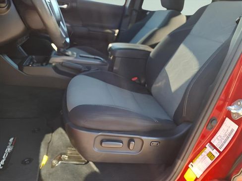 Used 2022 Toyota Tacoma SR image 13