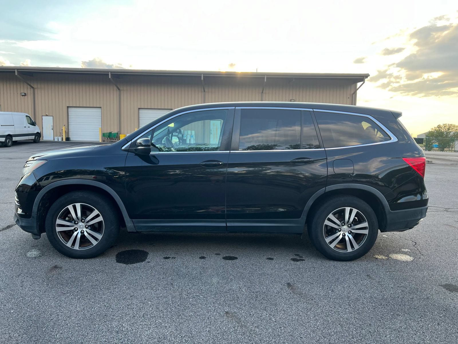Used 2017 Honda Pilot EX image 2