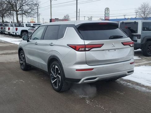 Used 2024 Mitsubishi Outlander SE image 4