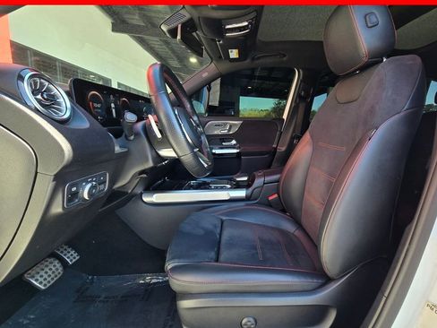 Used 2022 Mercedes-Benz GLB 250 4MATIC image 3
