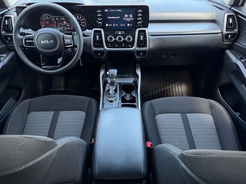 Used 2023 Kia Sorento LX image 18