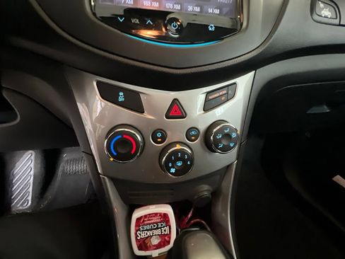 Used 2015 Chevrolet Trax LT w/ LT Sun and Sound Package AWD/4WD image 17
