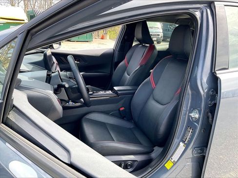 Used 2024 Toyota Prius Prime Premium w/ Advanced Technology Package FWD image 9