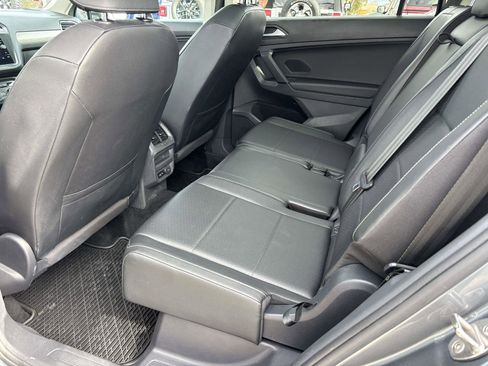 Used 2019 Volkswagen Tiguan SE w/ Panoramic Sunroof Package image 10