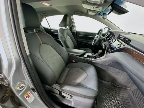 Used 2018 Toyota Camry LE image 28