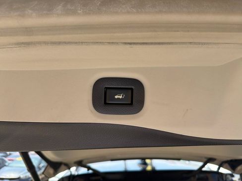 Used 2018 Nissan Rogue SV AWD/4WD image 33