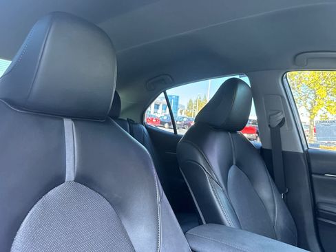 Used 2022 Toyota Camry XLE FWD image 17