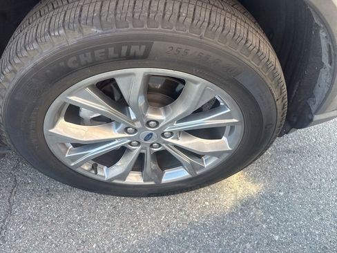 Used 2023 Ford Explorer XLT w/ Equipment Group 202A image 3