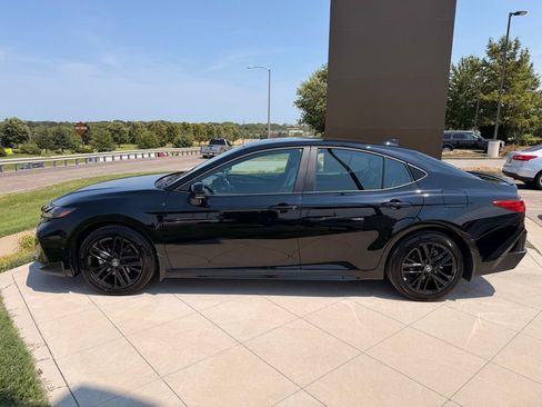 Used 2025 Toyota Camry SE AWD/4WD image 6
