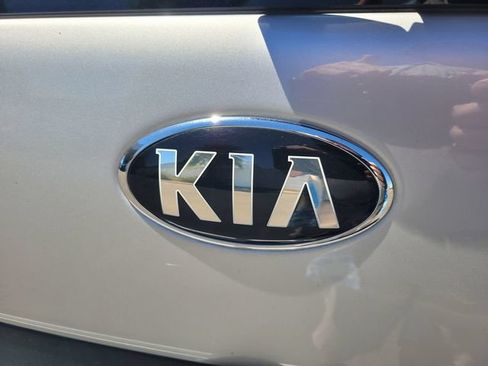 Used 2017 Kia Soul + FWD image 10