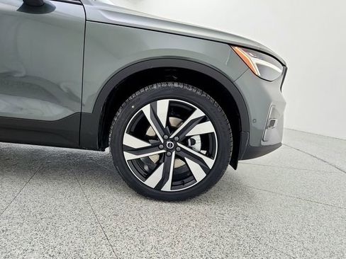 New 2026 Volvo XC40 B4 Plus w/ Climate Package image 33