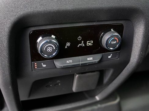 New 2026 Chevrolet Traverse RS w/ LPO, Floor Liner Package FWD image 32