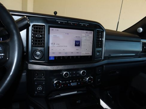 Used 2024 Ford F350 Platinum w/ Tremor Off-Road Package AWD/4WD image 27