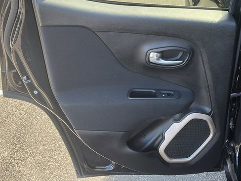 Used 2017 Jeep Renegade Latitude image 21