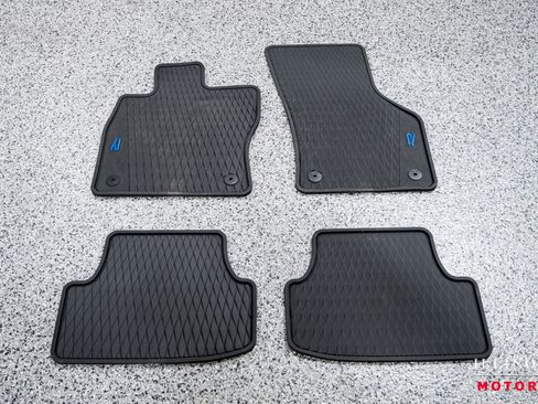 Used 2024 Volkswagen Golf R image 32