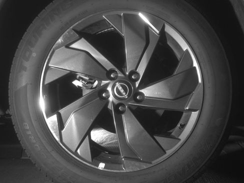 Used 2025 Nissan Rogue SV FWD image 15