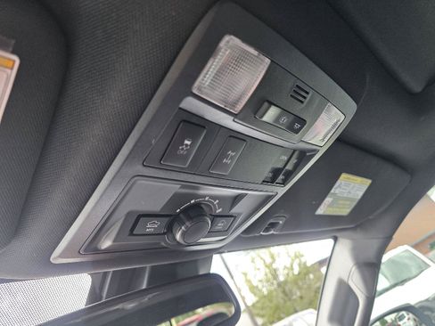 Used 2019 Toyota Tacoma TRD Off-Road AWD/4WD image 19