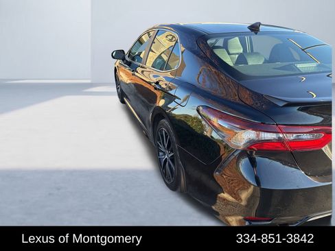 Used 2021 Toyota Camry SE image 5