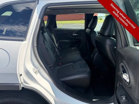 Used 2022 Jeep Cherokee Latitude Lux w/ Sun & Sound Group AWD/4WD image 39