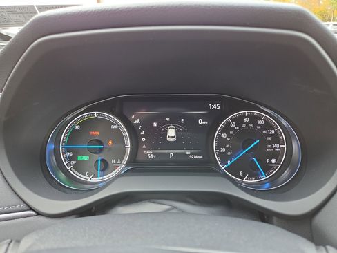 Used 2023 Toyota Venza XLE image 20