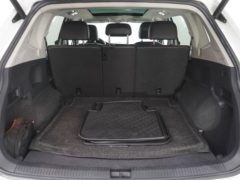 Used 2018 Volkswagen Tiguan SEL AWD/4WD image 9