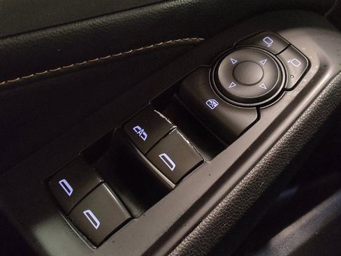 Used 2020 Chevrolet Traverse LT image 27