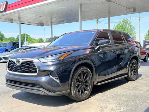 Used 2023 Toyota Highlander L FWD image 6