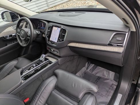 Certified 2024 Volvo XC90 T8 Ultimate w/ Protection Package Premier image 34