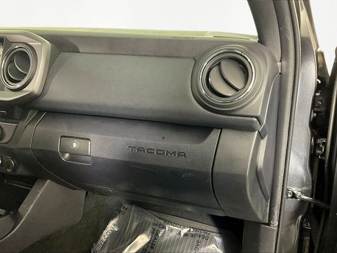 Used 2022 Toyota Tacoma TRD Sport image 28