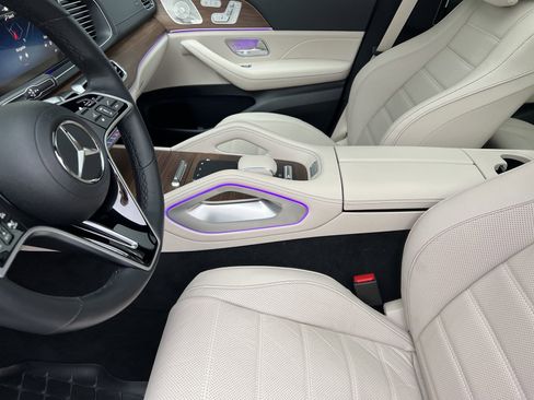 Certified 2025 Mercedes-Benz GLS 450 4MATIC image 19