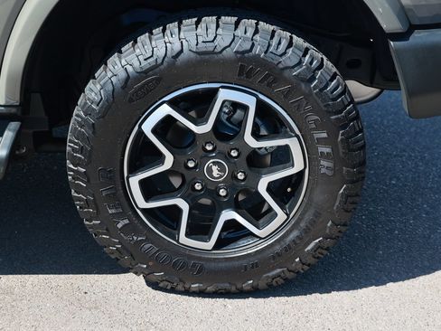 Used 2025 Ford Bronco Outer Banks AWD/4WD image 13