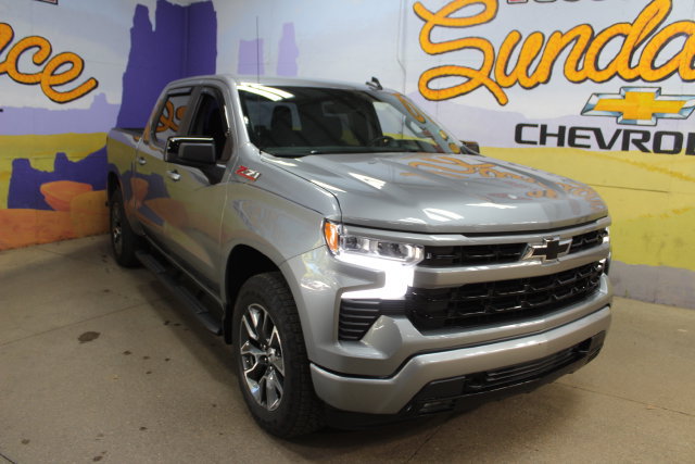 Used 2023 Chevrolet Silverado 1500 RST w/ Z71 Off-Road Package AWD/4WD image 2