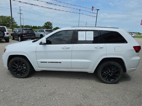 Used 2022 Jeep Grand Cherokee Laredo X RWD image 6