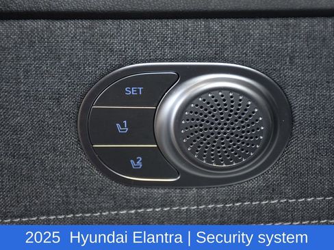 Used 2025 Hyundai Elantra Limited FWD image 22